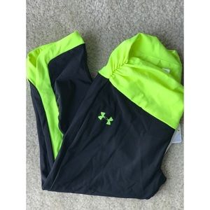 NWT Under Armor cropper leggings SIZE M
